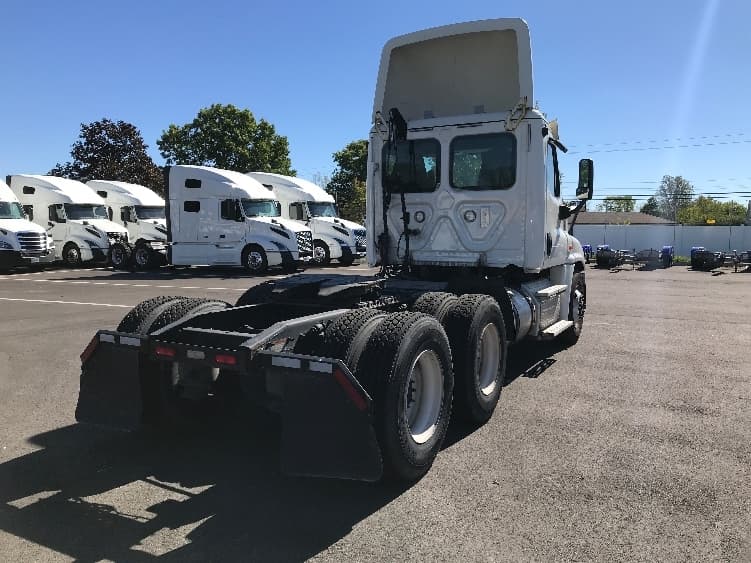 2018 Freightliner Cascadia — photo 7