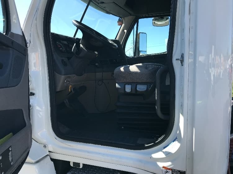 2018 Freightliner Cascadia — photo 9