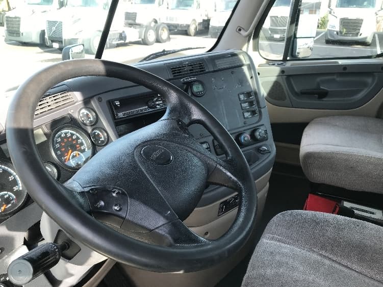 2018 Freightliner Cascadia — photo 10
