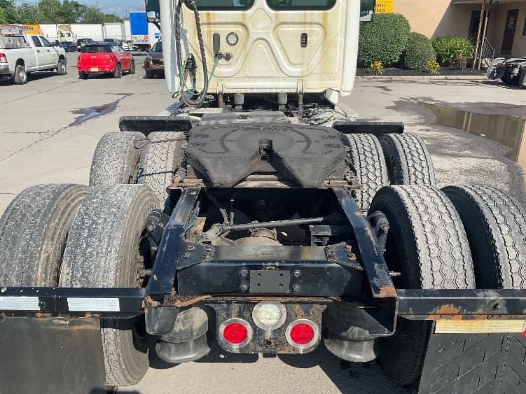 2018 Freightliner Cascadia — photo 6