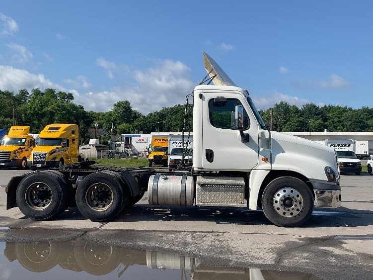 2018 Freightliner Cascadia — photo 8