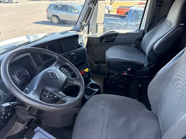 2021 International LT — photo 10