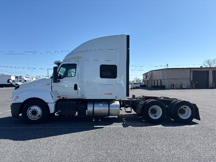 2021 International LT — photo 4