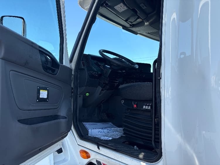 2021 International LT — photo 9