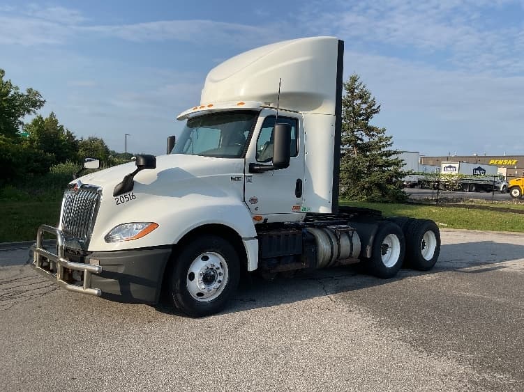 2021 International LT — photo 3