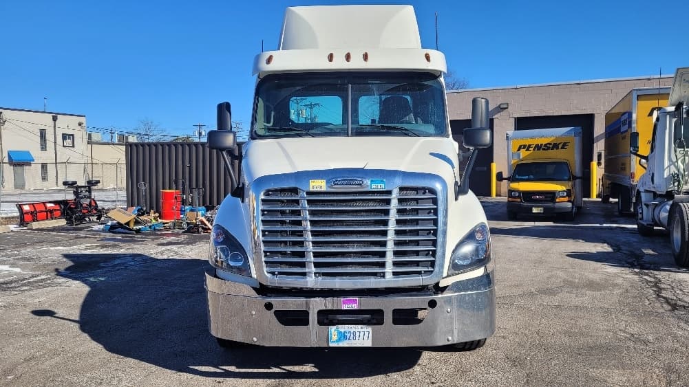 2018 Freightliner Cascadia — photo 2