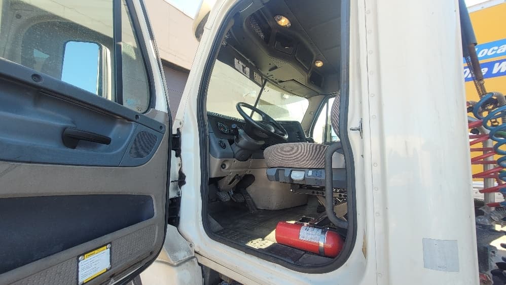 2018 Freightliner Cascadia — photo 9