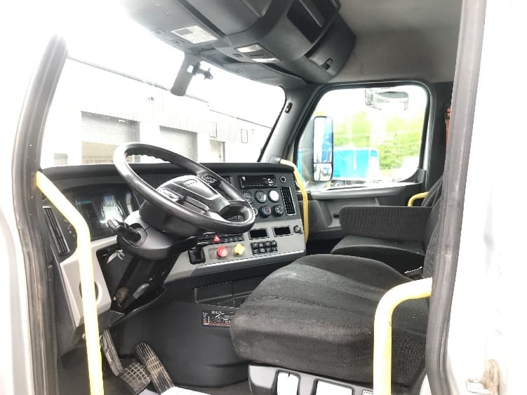 2019 Freightliner Cascadia — photo 10