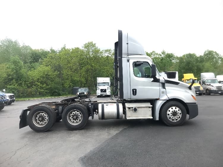 2019 Freightliner Cascadia — photo 8