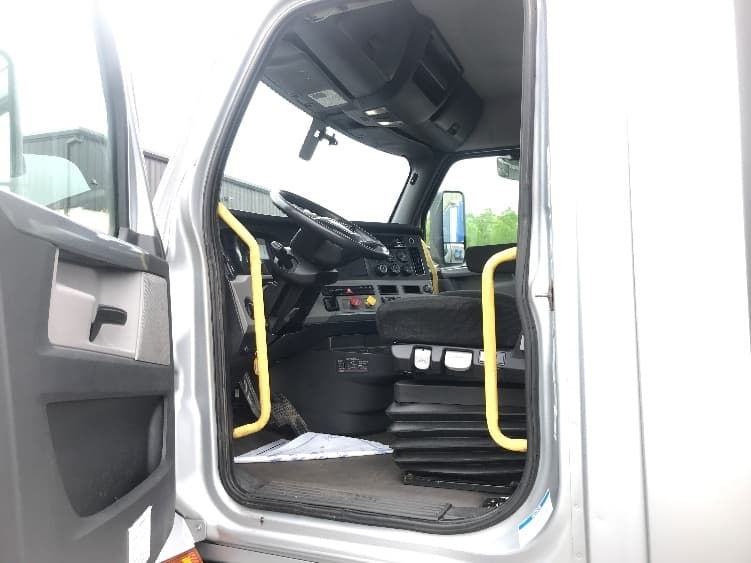 2019 Freightliner Cascadia — photo 9