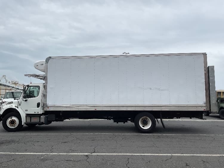 2018 Freightliner M2 106 — photo 4