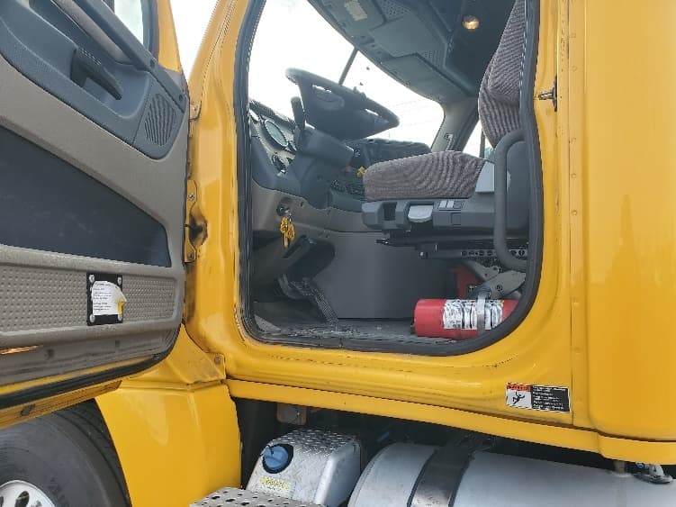 2019 Freightliner Cascadia — photo 9