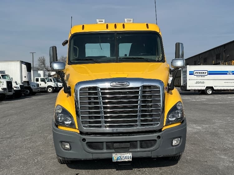 2019 Freightliner Cascadia — photo 2