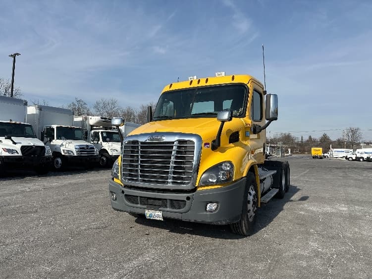 2019 Freightliner Cascadia — photo 3