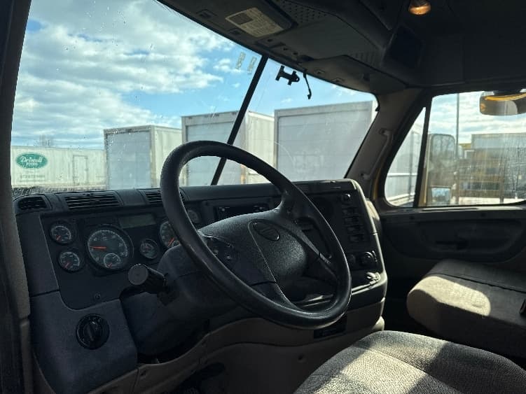 2019 Freightliner Cascadia — photo 10