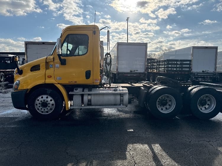 2019 Freightliner Cascadia — photo 4