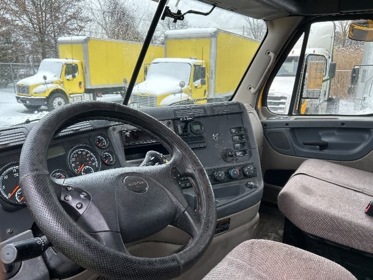 2019 Freightliner Cascadia — photo 10