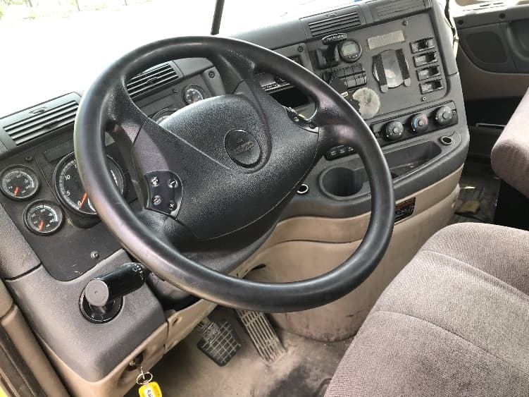 2019 Freightliner Cascadia — photo 10