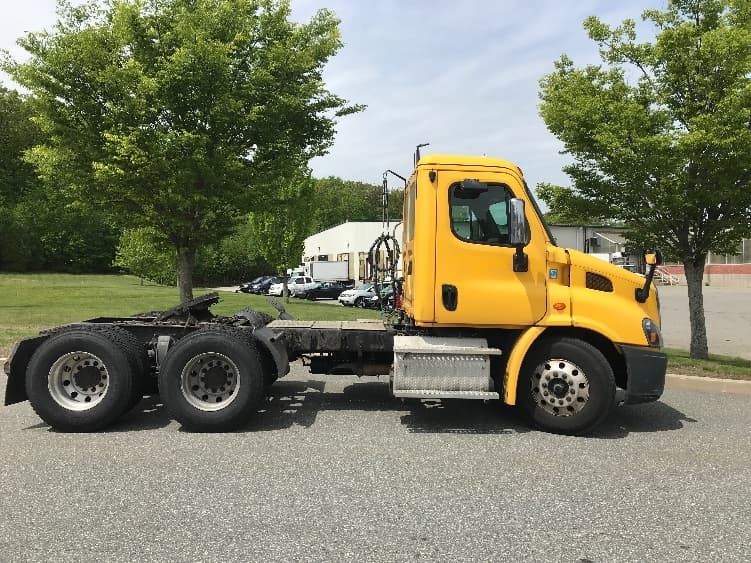 2019 Freightliner Cascadia — photo 8