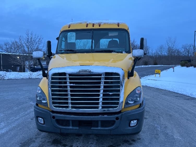 2019 Freightliner Cascadia — photo 2
