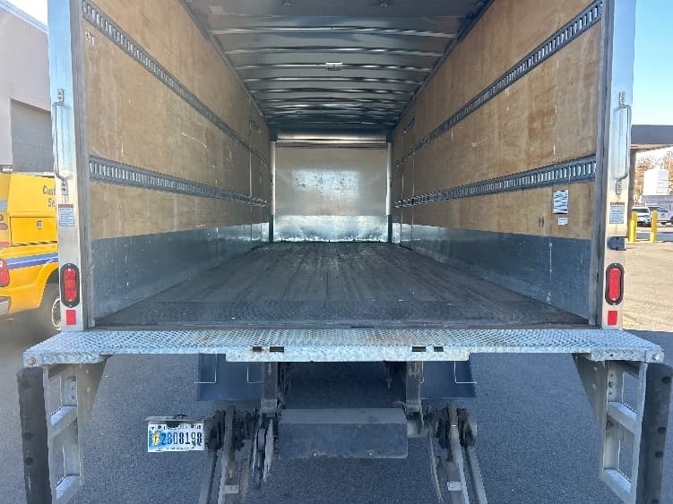 2019 Freightliner M2 106 — photo 10