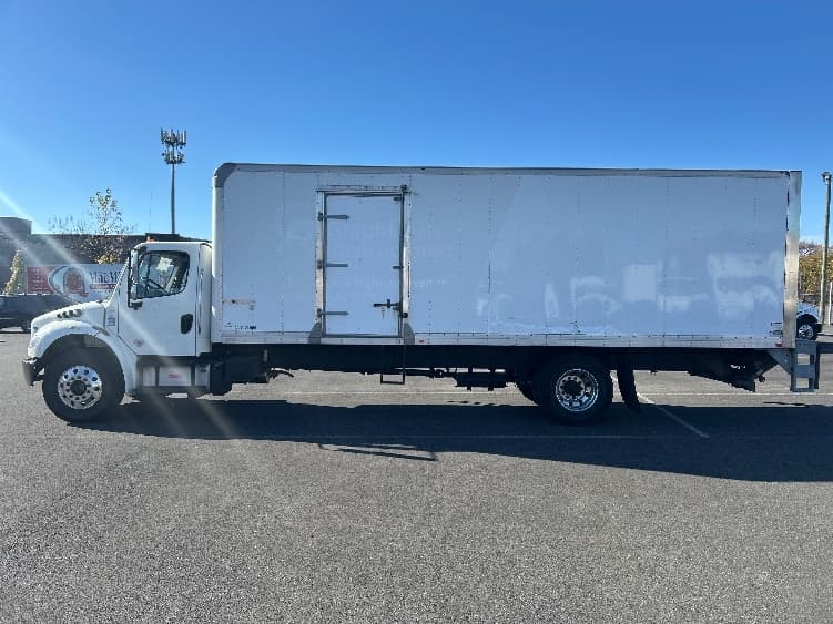 2019 Freightliner M2 106 — photo 4