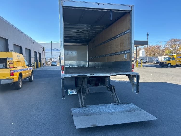 2019 Freightliner M2 106 — photo 9