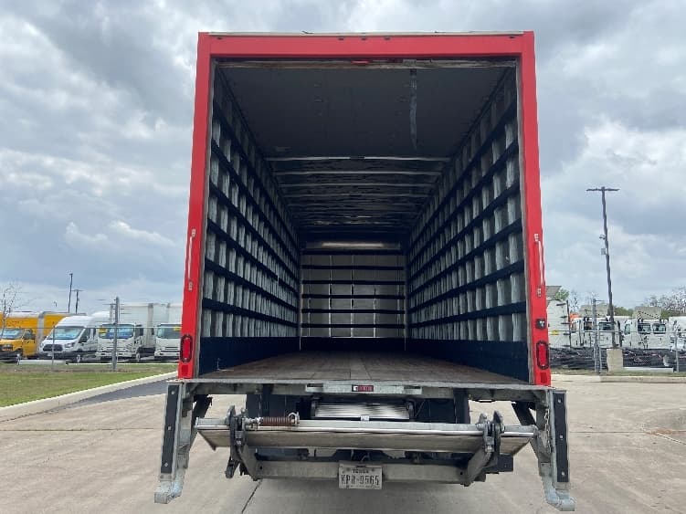 2019 Freightliner M2 106 — photo 8