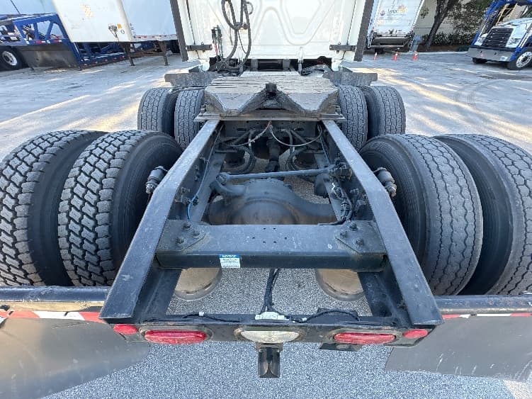 2024 Freightliner Cascadia — photo 6