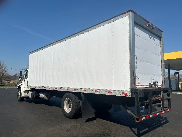 2019 Freightliner M2 106 — photo 6