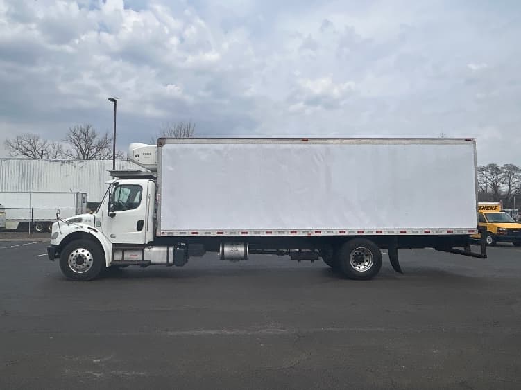 2019 Freightliner M2 106 — photo 4