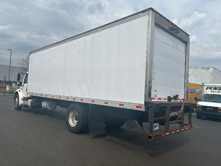 2019 Freightliner M2 106 — photo 6