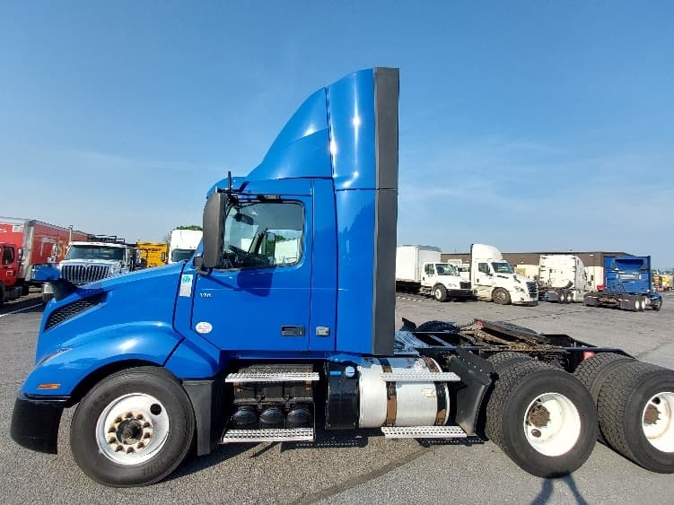 2019 Volvo VNL 300 — photo 4