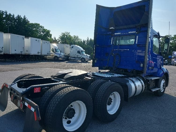 2019 Volvo VNL 300 — photo 7