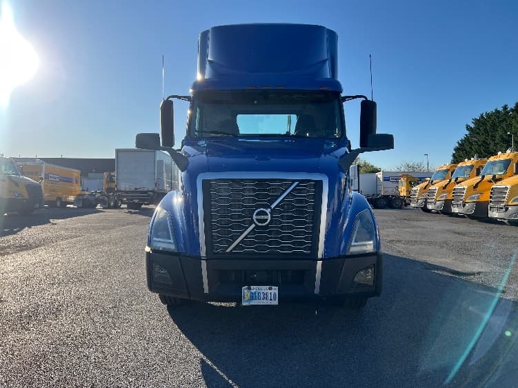 2019 Volvo VNL 300 — photo 2