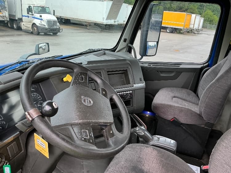 2019 Volvo VNL 300 — photo 10