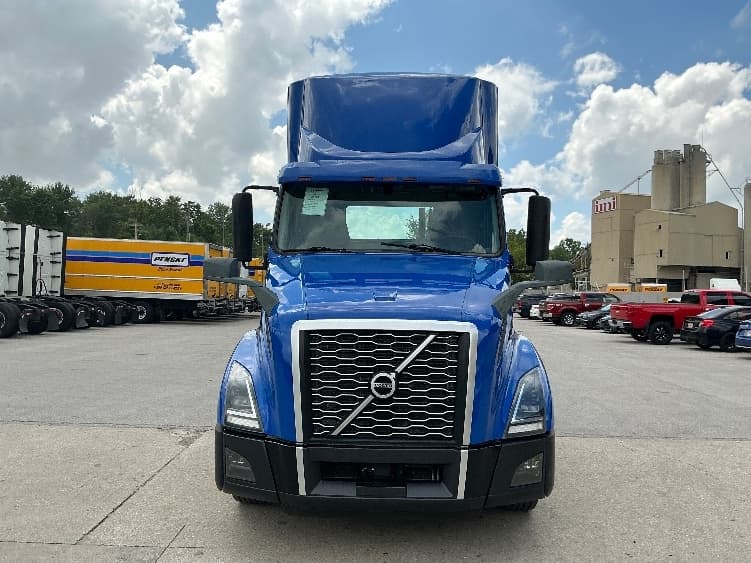 2019 Volvo VNL 300 — photo 2