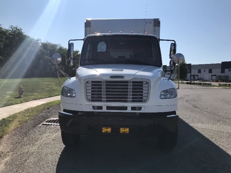 2019 Freightliner M2 106 — photo 2