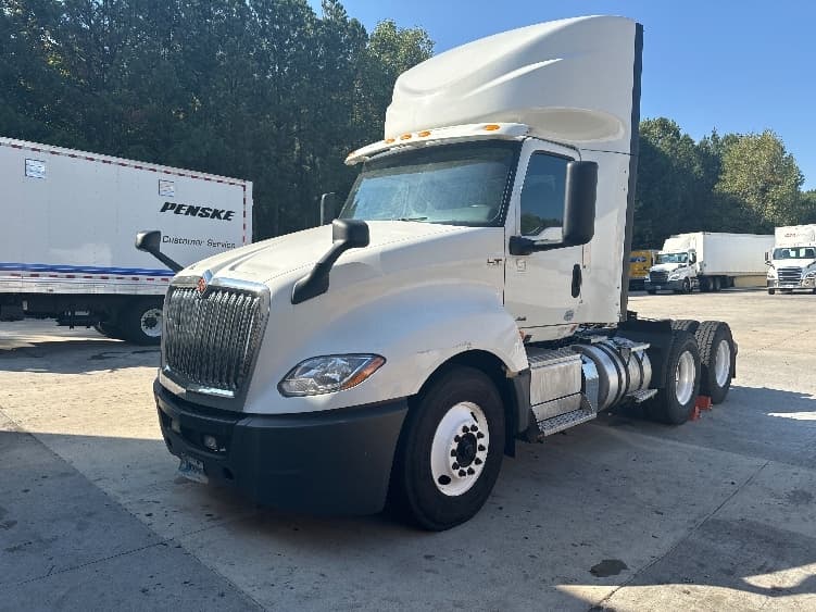 2018 International LT — photo 3