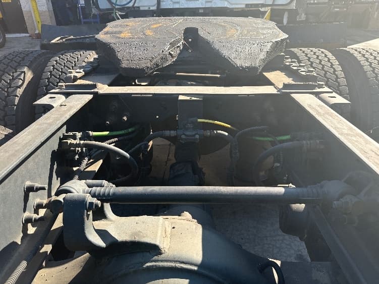 2018 International LT — photo 6