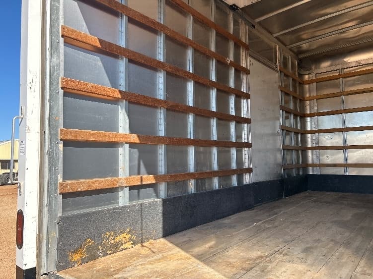 2023 Isuzu — photo 10