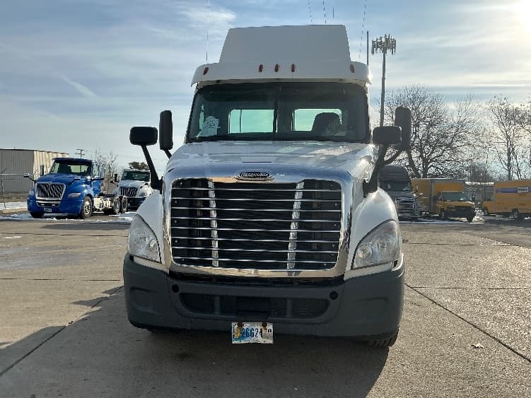 2019 Freightliner Cascadia — photo 2
