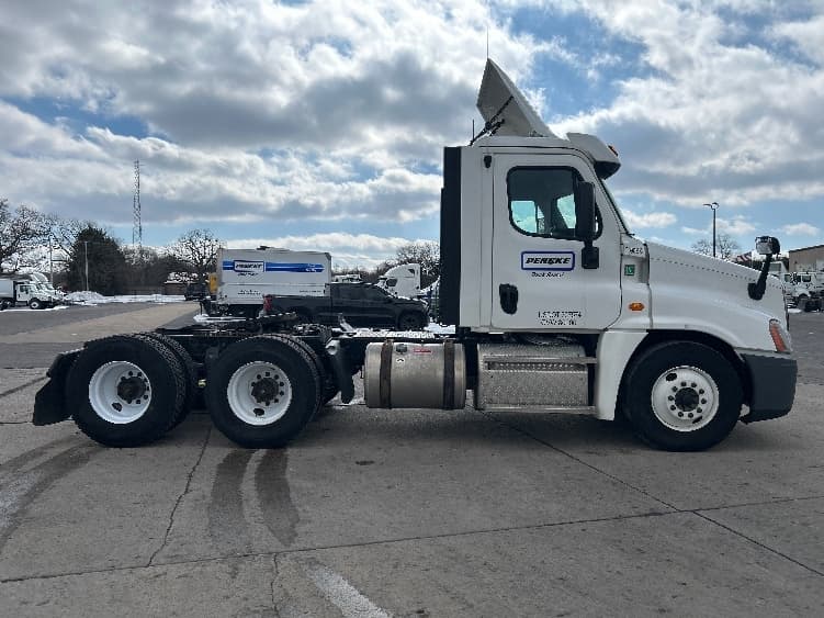 2019 Freightliner Cascadia — photo 8