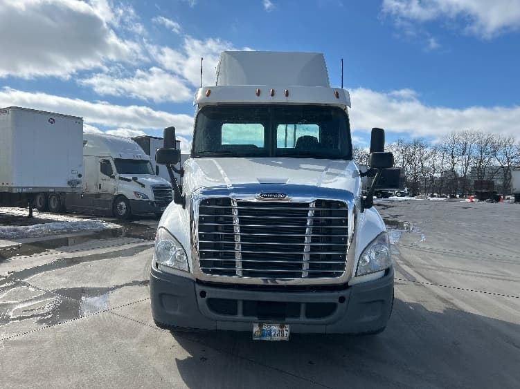 2019 Freightliner Cascadia — photo 2