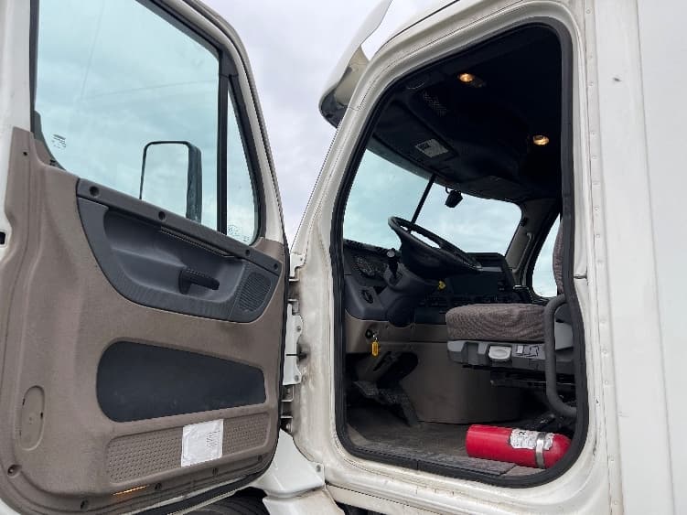 2019 Freightliner in Pennsauken, NJ — photo 9