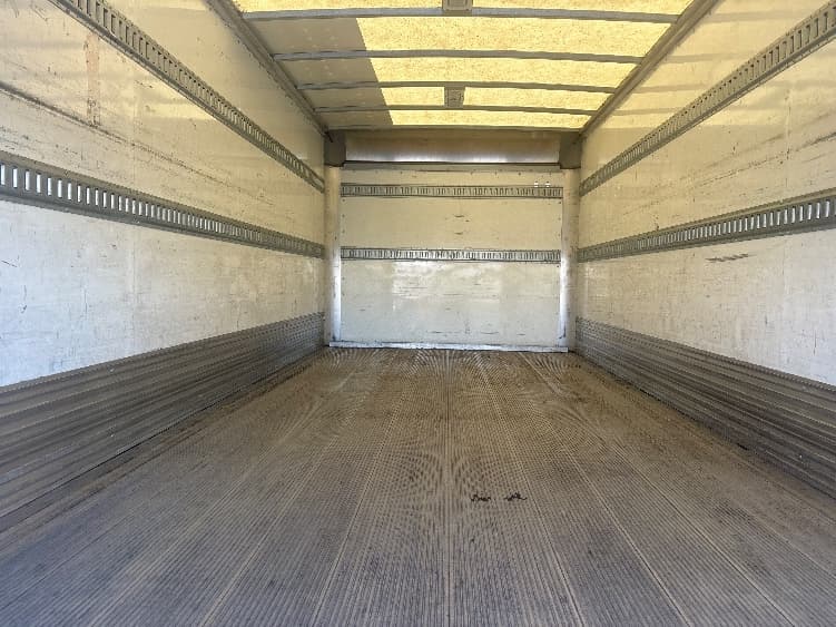 2019 Hino 338 — photo 8