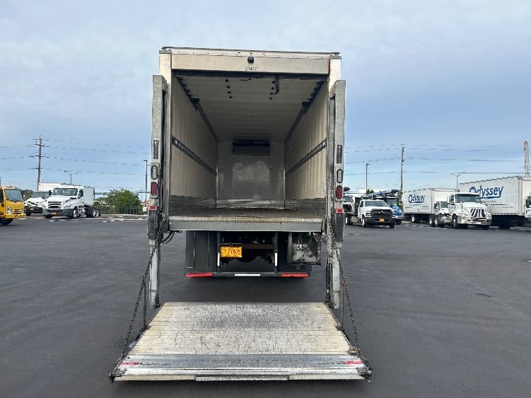 2019 Freightliner M2 106 — photo 9