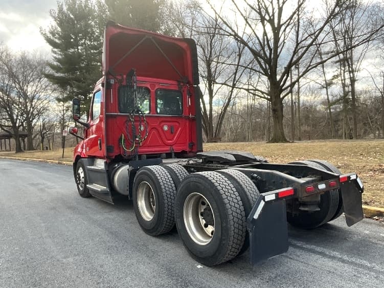 2019 Freightliner Cascadia — photo 5