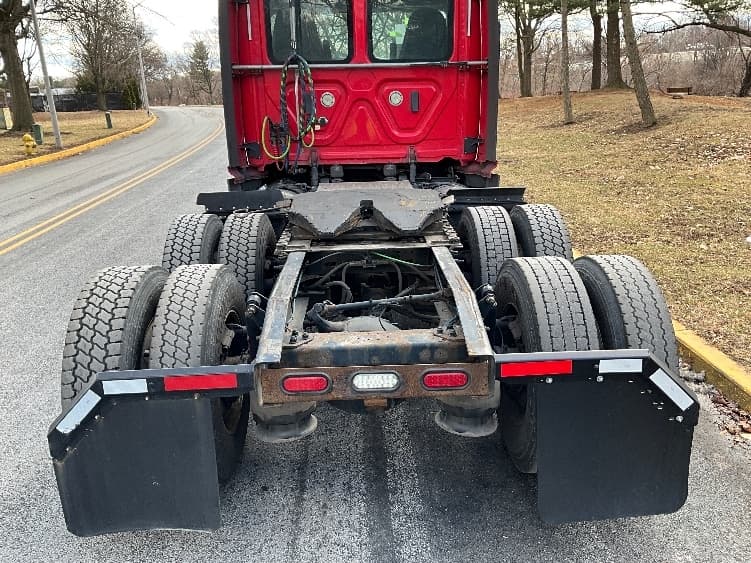 2019 Freightliner Cascadia — photo 6