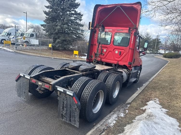 2019 Freightliner Cascadia — photo 7